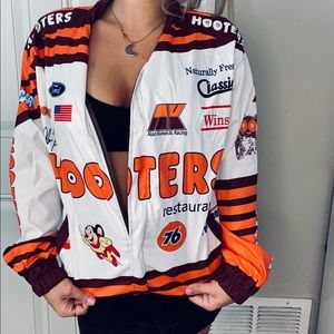Vintage Hooters windbreaker